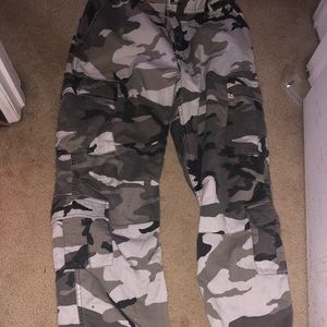 Camo Cargo Pants 🖤